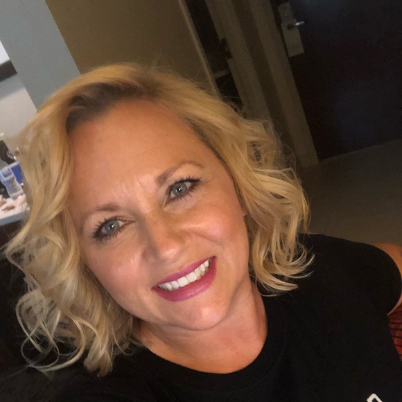 Meet your Posher, Tina - Picture 2 of 4